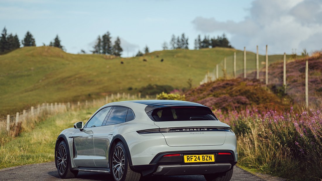 Porsche Taycan 4 Cross Turismo (2024-…) rear quarter, three-quarter view, diagonal, exterior