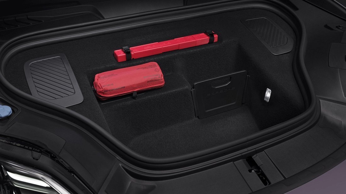 Porsche Macan 4S Electric (2024-…) frunk, front trunk, under hood, storage, cargo, capacity, bonus space