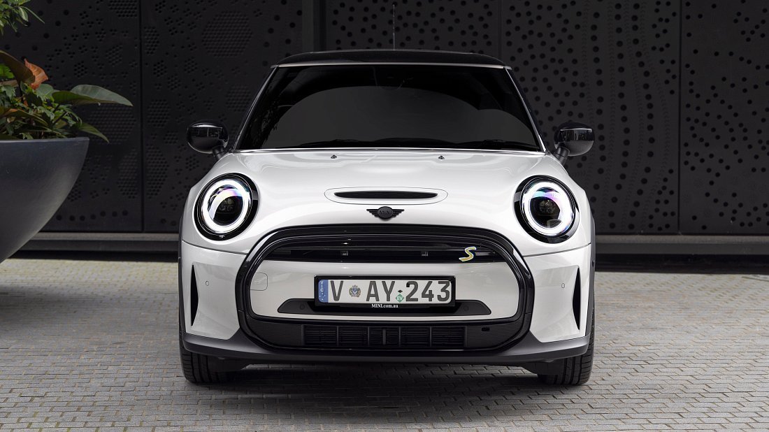 Mini Cooper SE (2021-2024) front fascia photo, grille, headlights, bumper, exterior