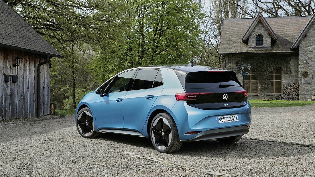 Volkswagen ID.3 Pro (2024-…) rear quarter, three-quarter view, diagonal, exterior