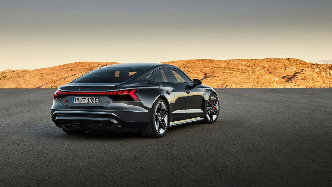 Audi e-tron GT RS (2021-2024) rear quarter, three-quarter view, diagonal, exterior