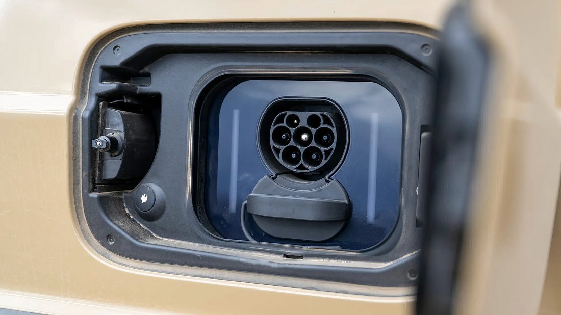 Mercedes G 580 EQ (2024-…) charge port Europe photo, charging, inlet, plug, connector