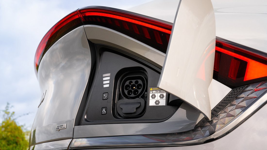 Kia EV6 Long Range RWD (2024-…) charge port Europe, charging, inlet, plug, connector