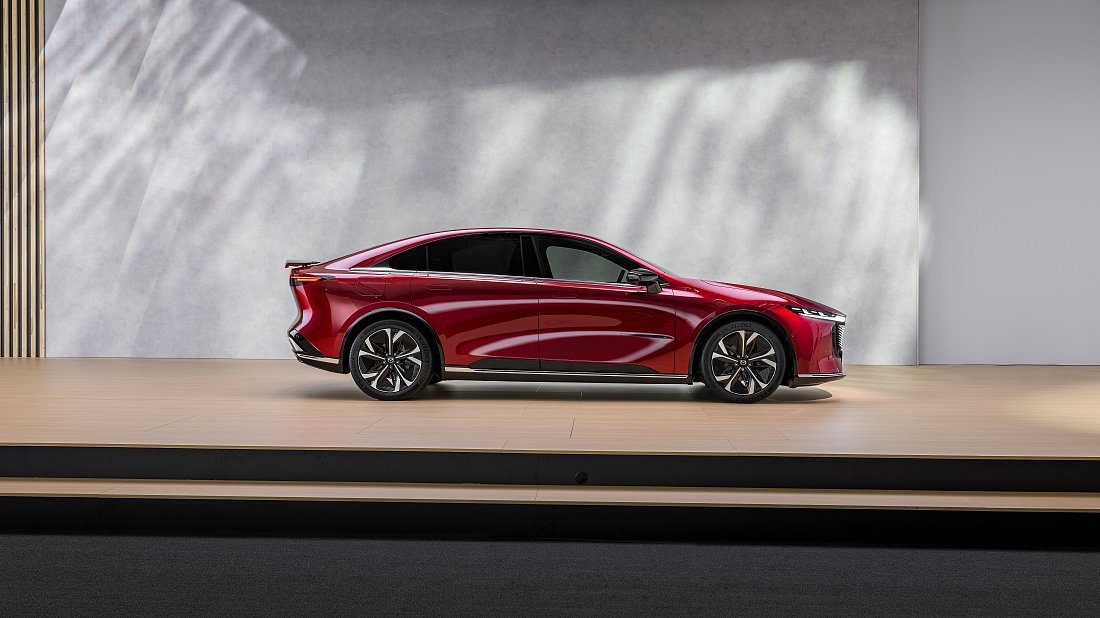 Mazda 6e Long Range (2025-…) side profile, silhouette, doors, wheels, exterior