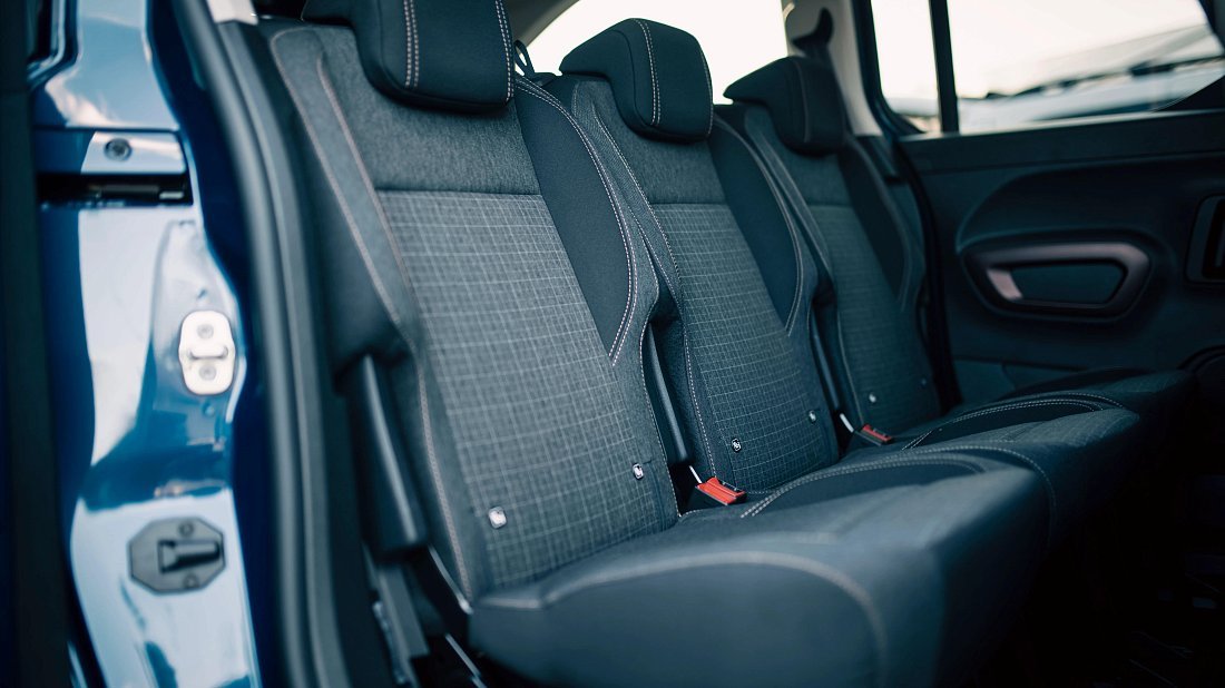 Peugeot e-Rifter Long 50 kWh (2021-2024) rear seats, back seats, passenger seats, legroom, headroom, interior