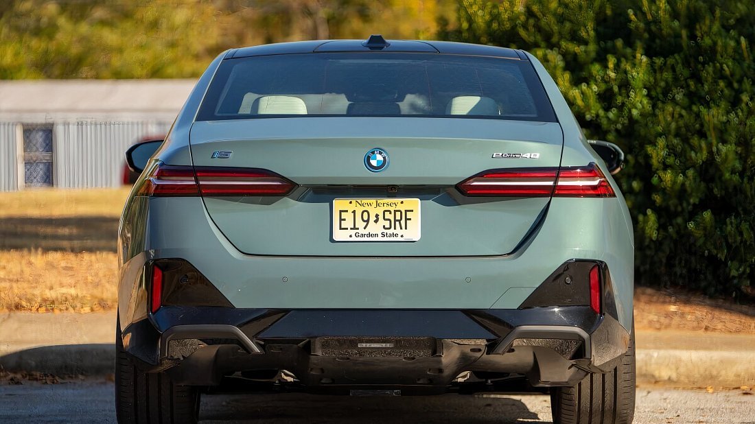 BMW i5 xDrive40 (2025-…) rear view, taillights, trunk, spoiler, badge, bumper, exterior