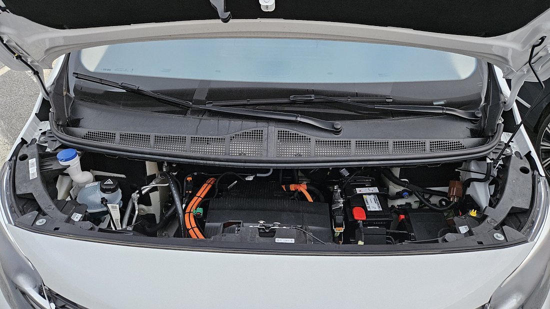 Opel Zafira Electric Life L3 50 kWh (2024-...) frunk, front trunk, under hood, storage, cargo, capacity, bonus space
