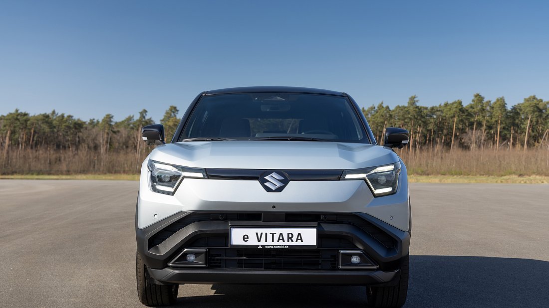Suzuki e Vitara 61 kWh FWD (2025-…) front fascia photo, grille, headlights, bumper, exterior