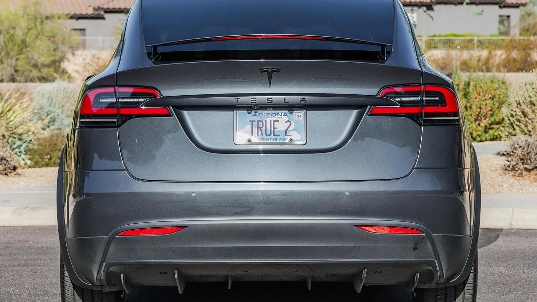 Tesla Model X P90D (2016) rear view, taillights, trunk, spoiler, badge, bumper, exterior