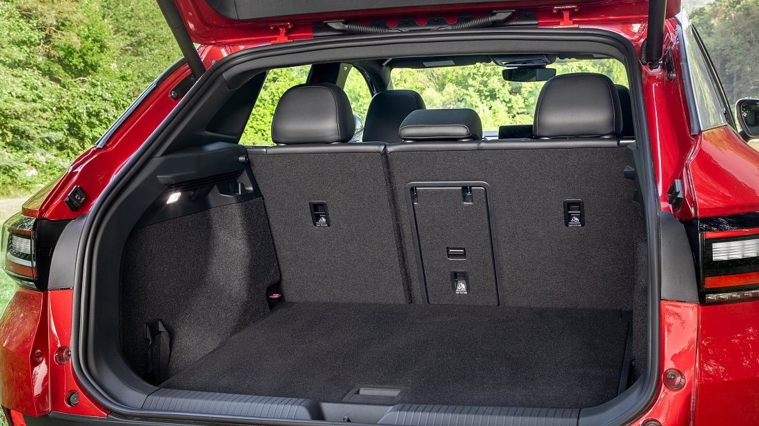 Volkswagen ID.4 GTX (2025-...) trunk photo, boot, seats up, seats upright, cargo space, cargo volume, cargo capacity, storage