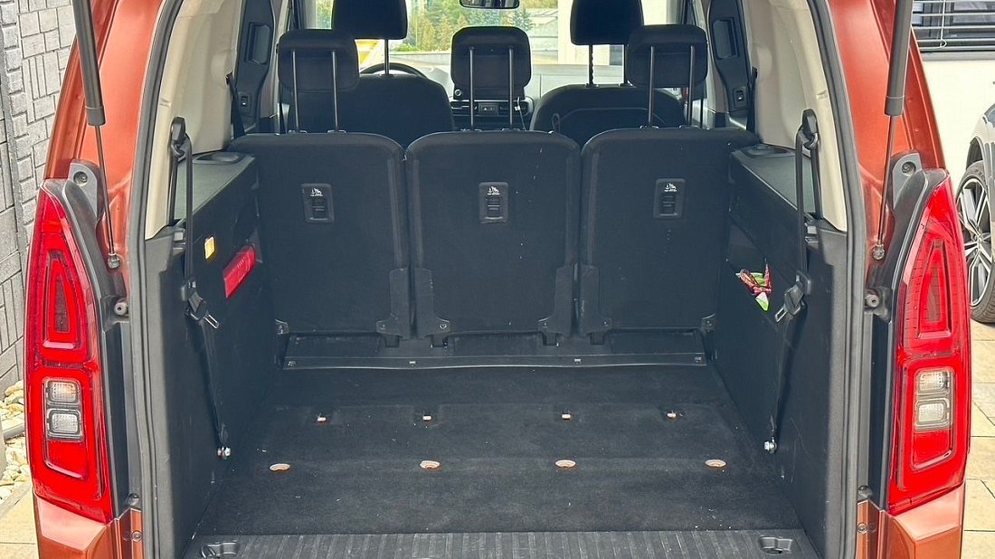 Opel Combo Electric Life XL 50 kWh (2021-2024) trunk photo, boot, seats up, seats upright, cargo space, cargo volume, cargo capacity, storage