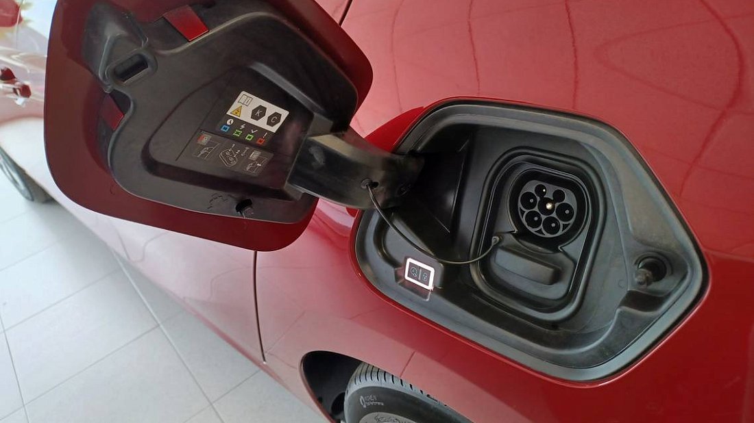 Opel Corsa Electric 50 kWh (2021-2023) charge port Europe, charging, inlet, plug, connector