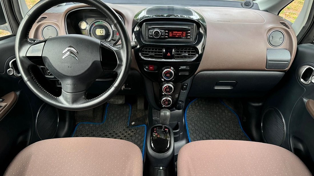 Citroën C-Zero Gen 1 (2010-2020) interior, front seat, driver seat, dashboard, steering wheel, infotainment, cockpit