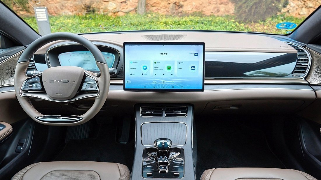 BYD Han AWD (2023-…) interior, front seat, driver seat, dashboard, steering wheel, infotainment, cockpit