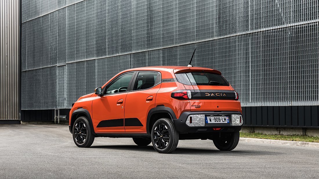 Dacia Spring Electric 45 (2024-…) rear quarter, three-quarter view, diagonal, exterior