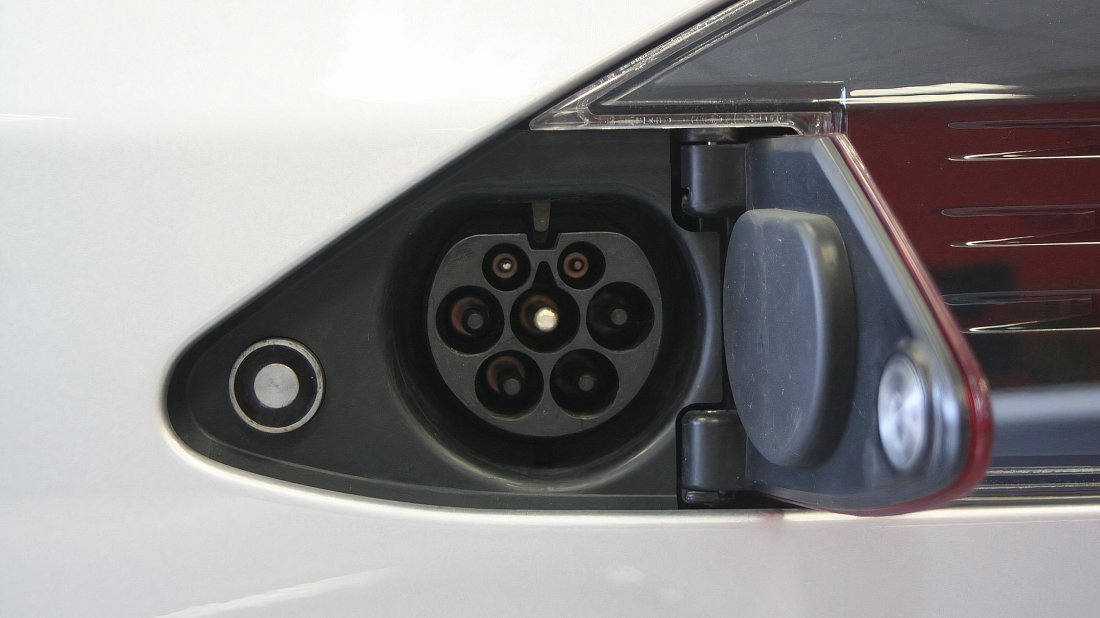 Tesla Model S 85D (2015-2016) charge port Europe, charging, inlet, plug, connector