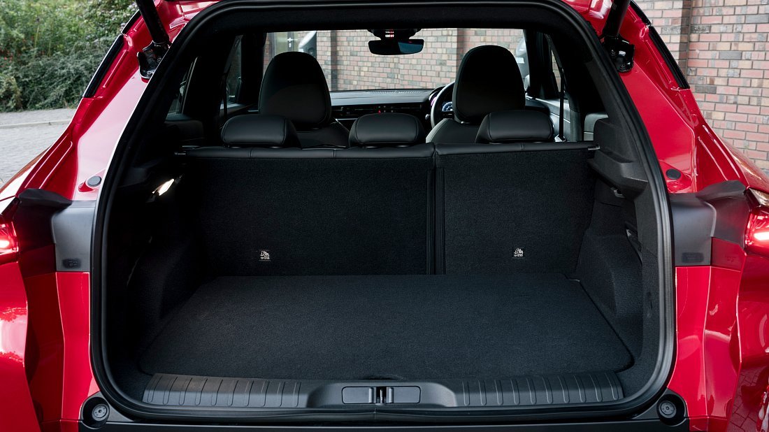 Alfa Romeo Junior Elettrica 54 kWh (2024-...) trunk photo, boot, seats up, seats upright, cargo space, cargo volume, cargo capacity, storage