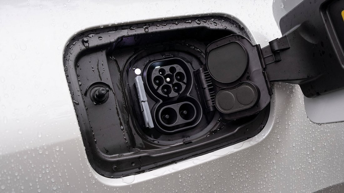 BMW i4 eDrive35 (2024-…) charge port Europe, charging, inlet, plug, connector