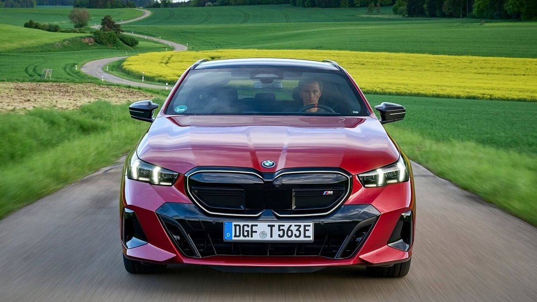 BMW i5 Touring M60 xDrive (2025-…) front fascia, grille, headlights, bumper, exterior