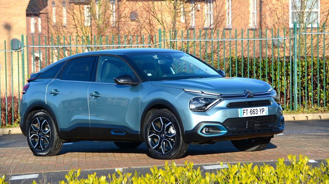 Citroën e-C4 50 kWh (2020-2024) front view, front quarter, diagonal, exterior