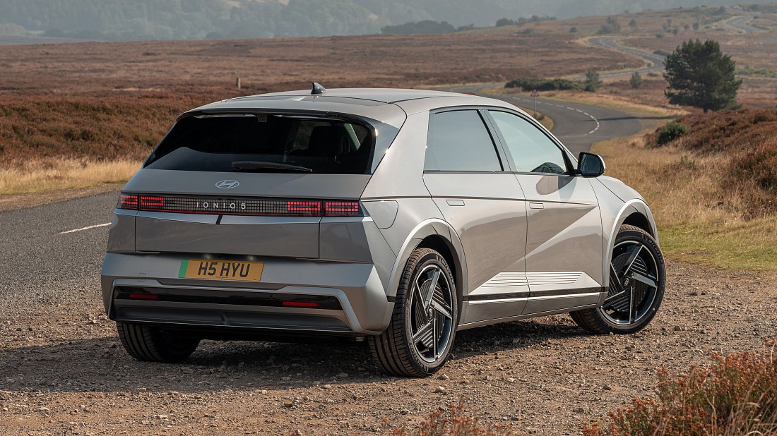 Hyundai Ioniq 5 Long Range AWD (2024-…) rear quarter, three-quarter view, diagonal, exterior