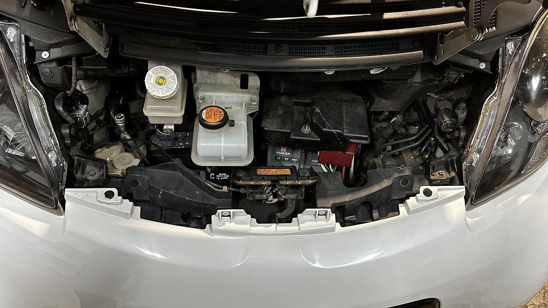 Citroën C-Zero Gen 1 (2010-2020) frunk, front trunk, under hood, storage, cargo, capacity, bonus space