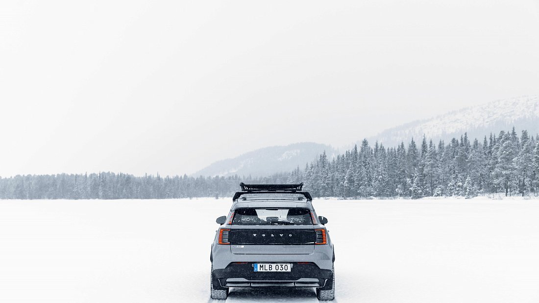 Volvo EX30 Cross Country (2025-…) rear view, taillights, trunk, spoiler, badge, bumper, exterior