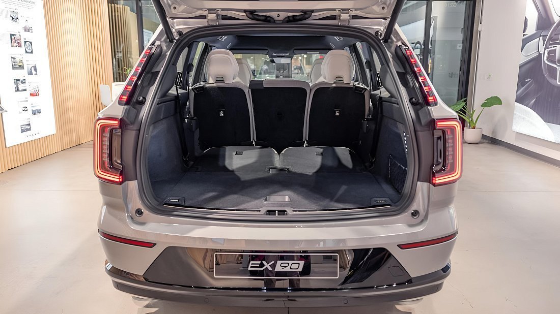 Volvo EX90 Single Motor (2024-…) trunk, boot, seats up, seats upright, cargo space, cargo volume, cargo capacity, storage