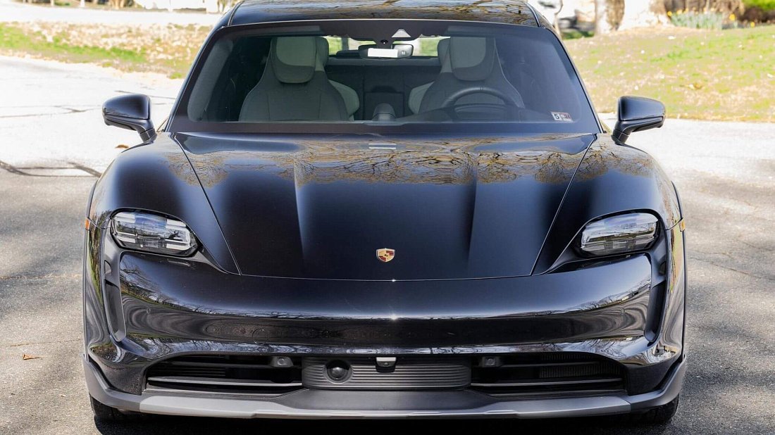 Porsche Taycan Turbo S Cross Turismo (2021-2024) front fascia photo, grille, headlights, bumper, exterior