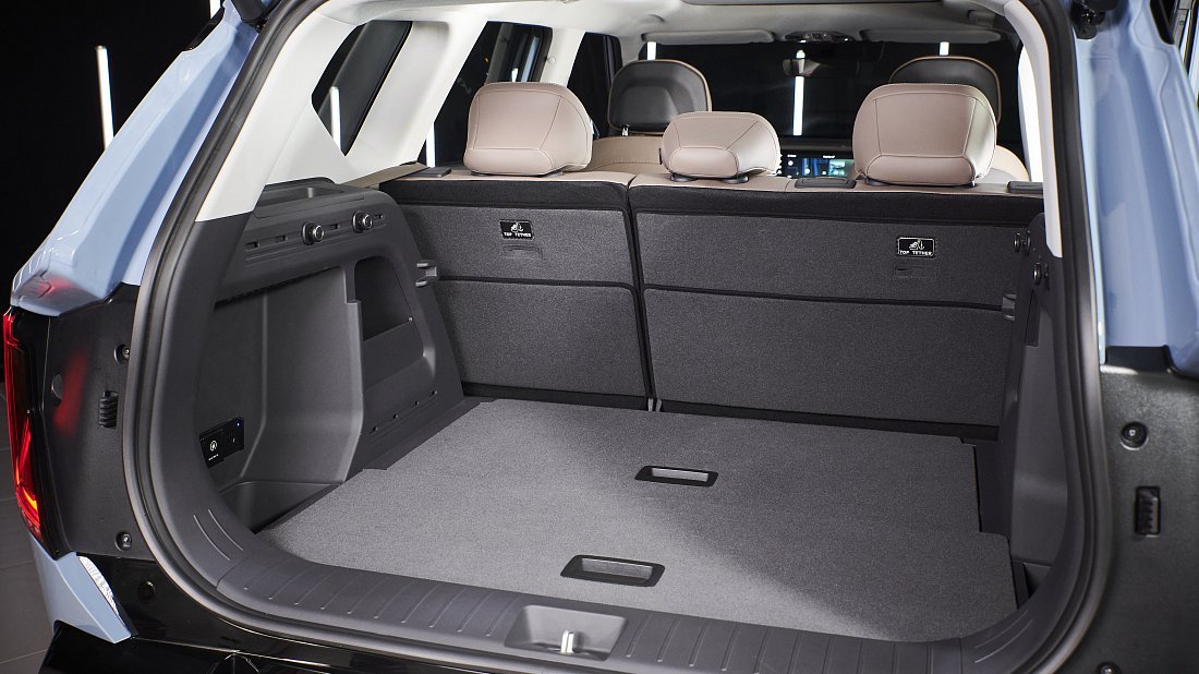 Kia EV5 Long Range FWD (2026-…) trunk photo, boot, seats up, seats upright, cargo space, cargo volume, cargo capacity, storage