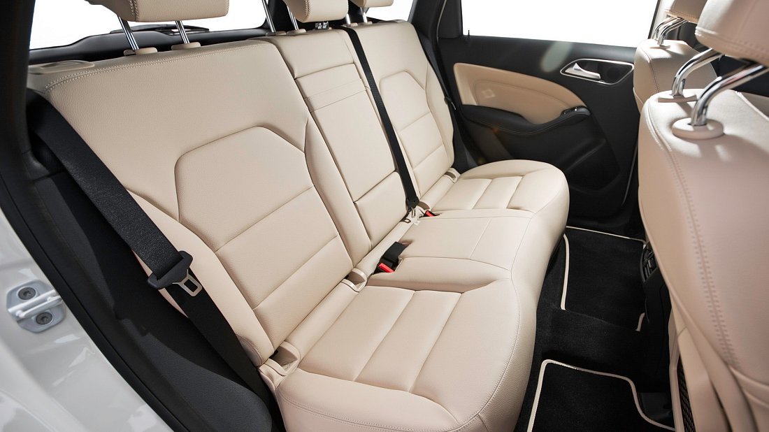 Mercedes B 250e (2014-2017) rear seats photo, back seats, passenger seats, legroom, headroom, interior