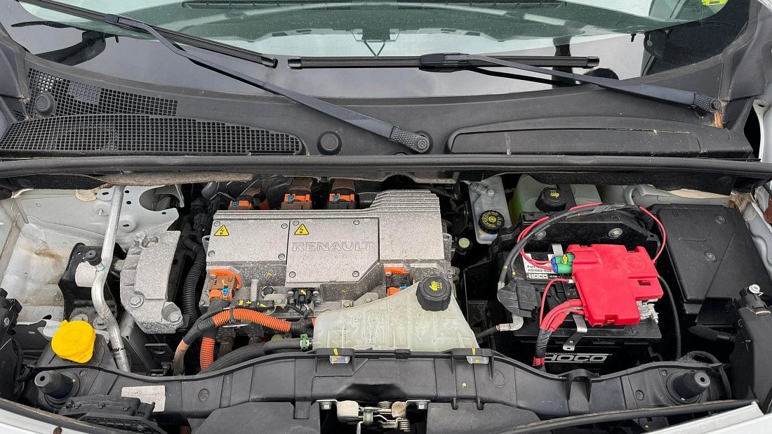 Renault Kangoo Z.E. Maxi (2011-2017) frunk, front trunk, under hood, storage, cargo, capacity, bonus space