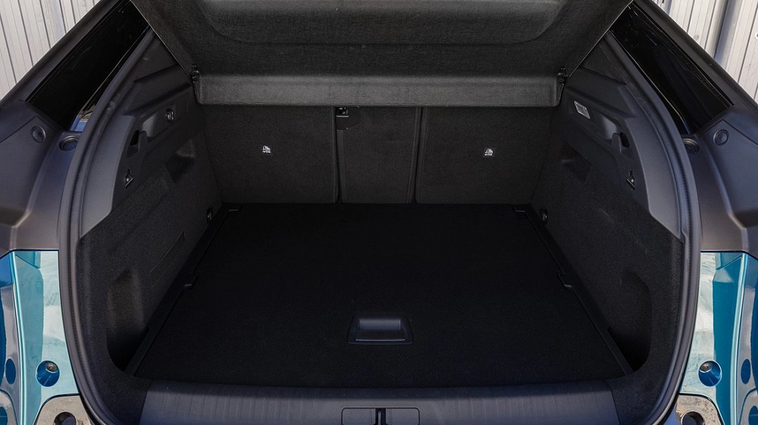 Peugeot e-3008 98 kWh Long Range FWD (2024-…) trunk, boot, seats up, seats upright, cargo space, cargo volume, cargo capacity, storage