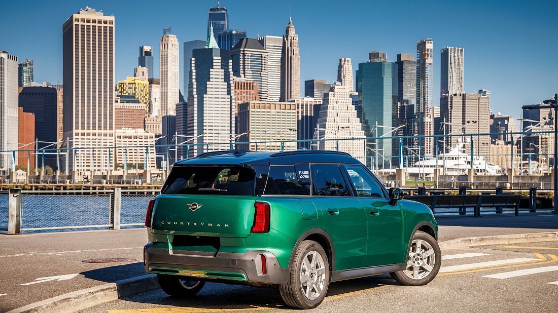 Mini Countryman SE ALL4 (2024-…) rear quarter, three-quarter view, diagonal, exterior