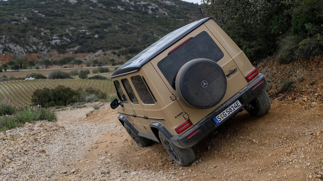 Mercedes G 580 EQ (2024-…) rear view photo, taillights, trunk, spoiler, badge, bumper, exterior