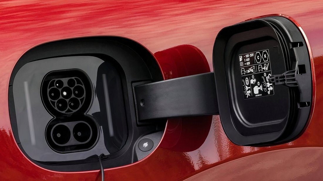 Mercedes EQE AMG 53 4MATIC+ (2022-…) charge port Europe, charging, inlet, plug, connector