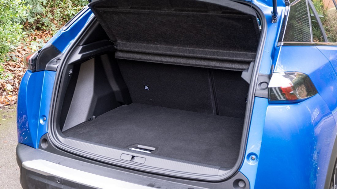 Peugeot e-2008 50 kWh (2020-2021) trunk, boot, seats up, seats upright, cargo space, cargo volume, cargo capacity, storage