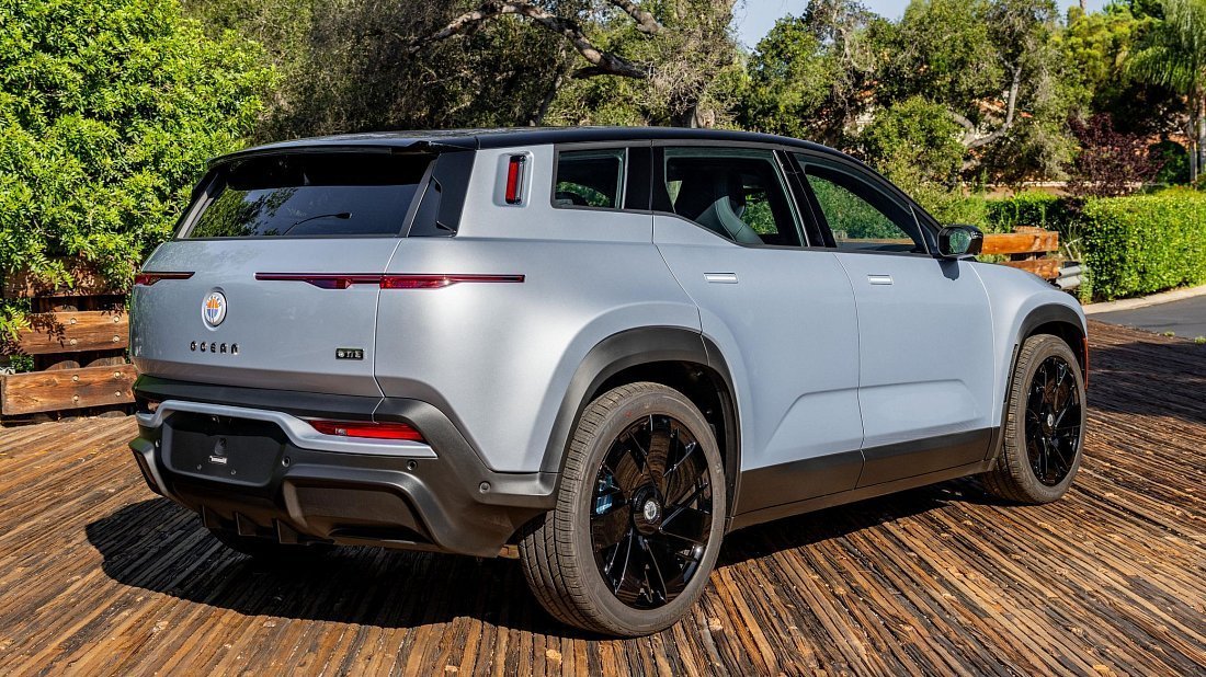 Fisker Ocean Extreme (2023-2024) rear quarter, three-quarter view, diagonal, exterior