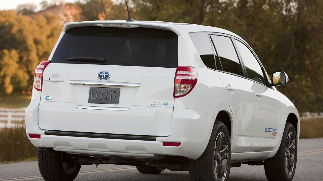 Toyota RAV4 EV Gen 2 (2012-2014) rear view photo, taillights, trunk, spoiler, badge, bumper, exterior