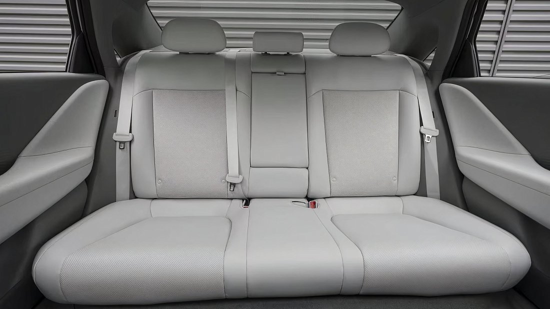 Hyundai Ioniq 6 Standard Range RWD (2023-…) rear seats, back seats, passenger seats, legroom, headroom, interior