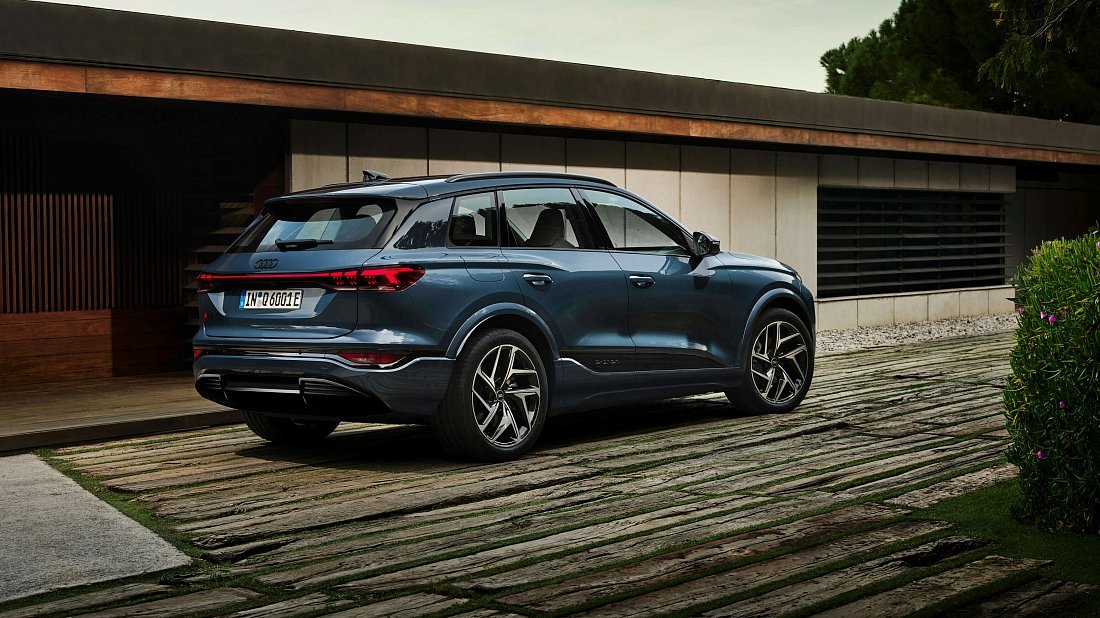 Audi Q6 e-tron Performance (2024-…) rear quarter, three-quarter view, diagonal, exterior