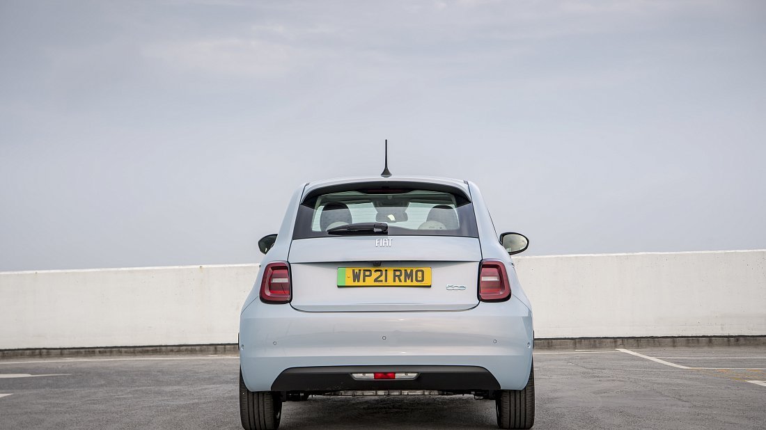 Fiat 500e 3+1 24 kWh (2022-…) rear view, taillights, trunk, spoiler, badge, bumper, exterior