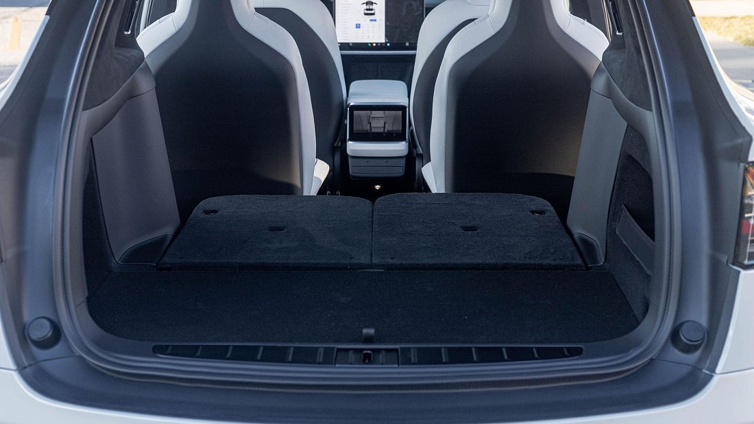 Tesla Model X Plaid (2025-…) trunk, boot, expanded, folded seats, maximum volume, max cargo, max capacity, max storage