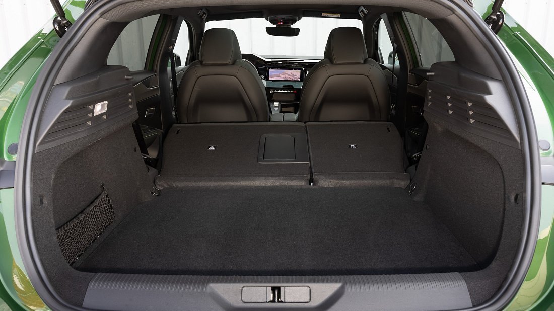 Peugeot e-308 Hatchback (2023-…) trunk, boot, expanded, folded seats, maximum volume, max cargo, max capacity, max storage