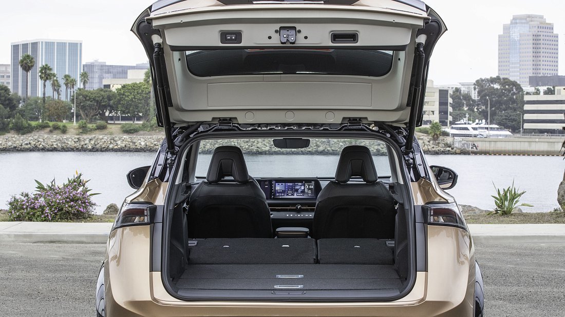Nissan Ariya 63 kWh FWD (2021-…) trunk, boot, expanded, folded seats, maximum volume, max cargo, max capacity, max storage
