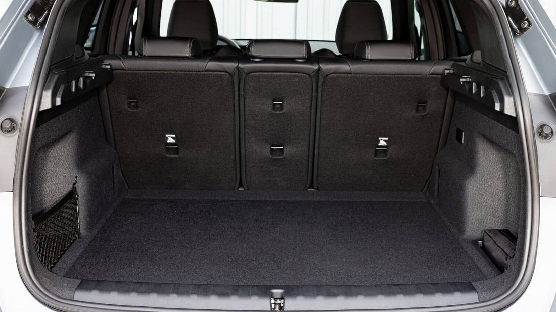 BMW iX1 xDrive30 (2022-…) trunk photo, boot, seats up, seats upright, cargo space, cargo volume, cargo capacity, storage