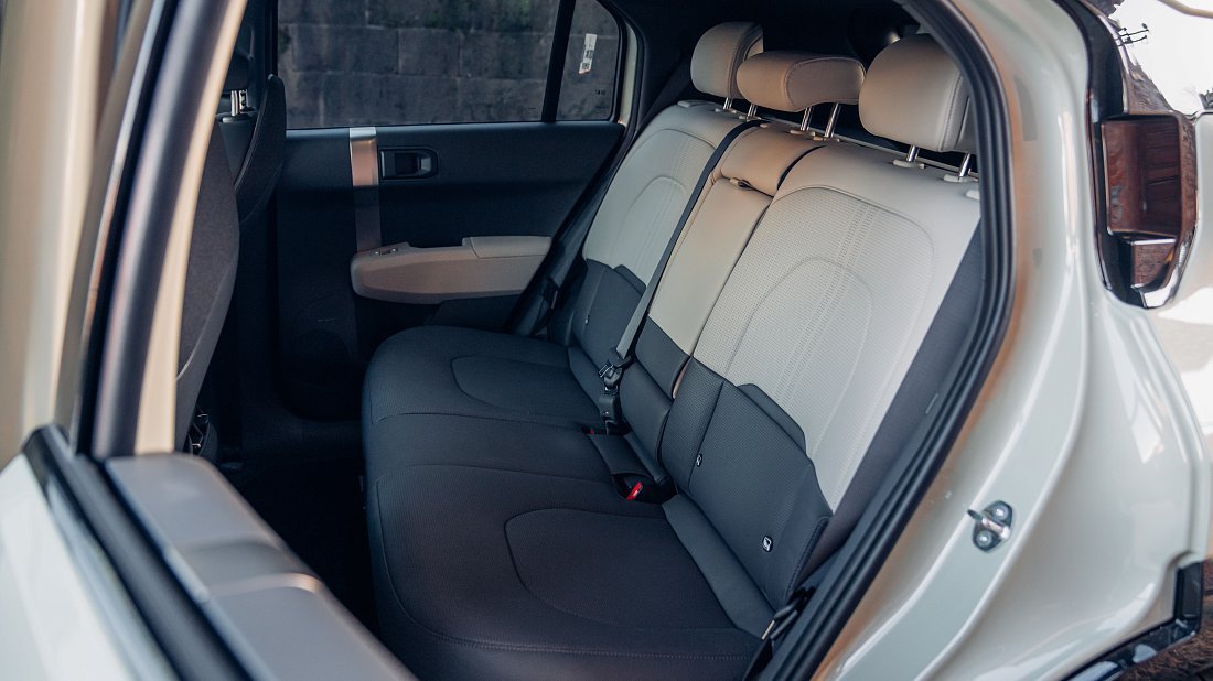 Kia EV3 Standard Range (2024-…) rear seats, back seats, passenger seats, legroom, headroom, interior