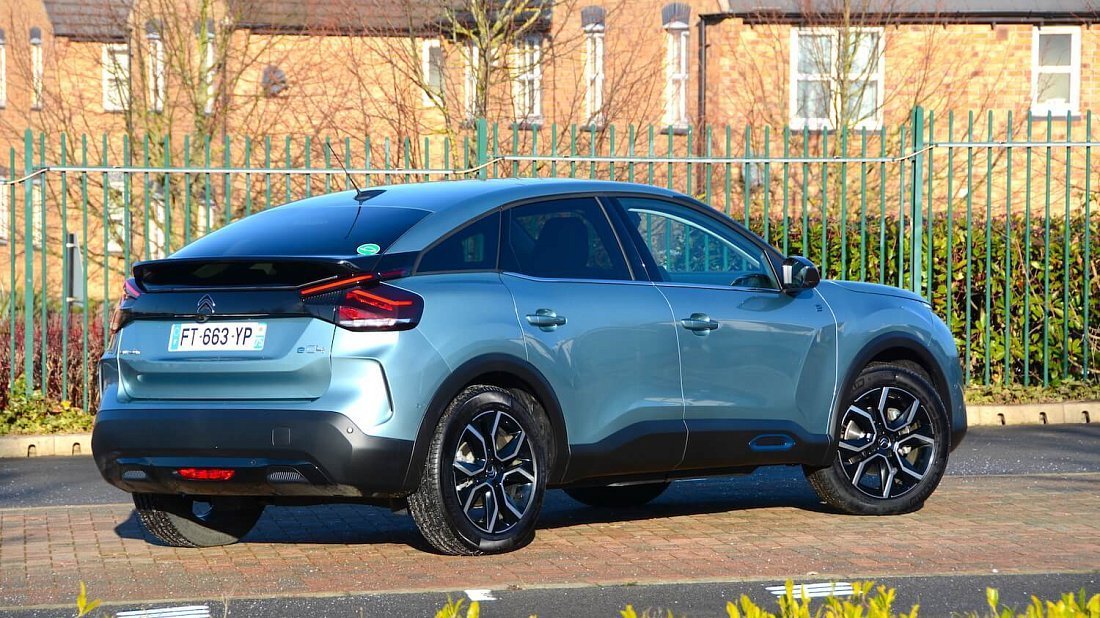 Citroën e-C4 54 kWh (2023-2024) rear quarter, three-quarter view, diagonal, exterior