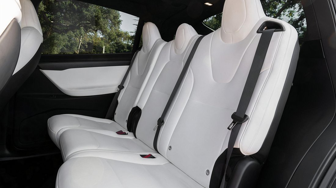 Tesla Model X P100D (2016-2019) rear seats, back seats, passenger seats, legroom, headroom, interior