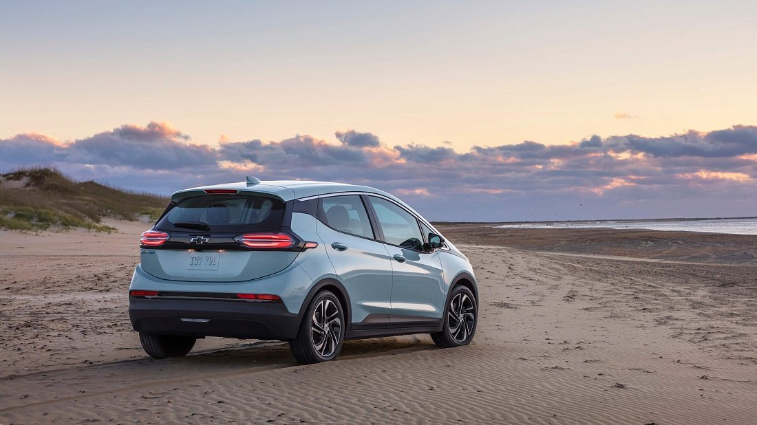Chevrolet Bolt EV Gen 3 (2022-2023) rear quarter, three-quarter view, diagonal, exterior